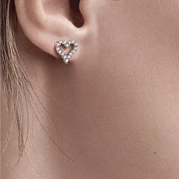 New heart Diamond CZ stud earrings sterling silver - Picture 7 of 7